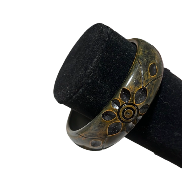 Bakelite Jewelry - Vintage Bakelite Bangle